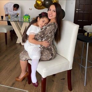 Meet your Posher, Elizabeth